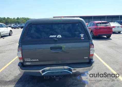 2015 Toyota Tacoma Base V6 z USA, uszkodzony, nr VIN 3TMLU4EN1FM177255